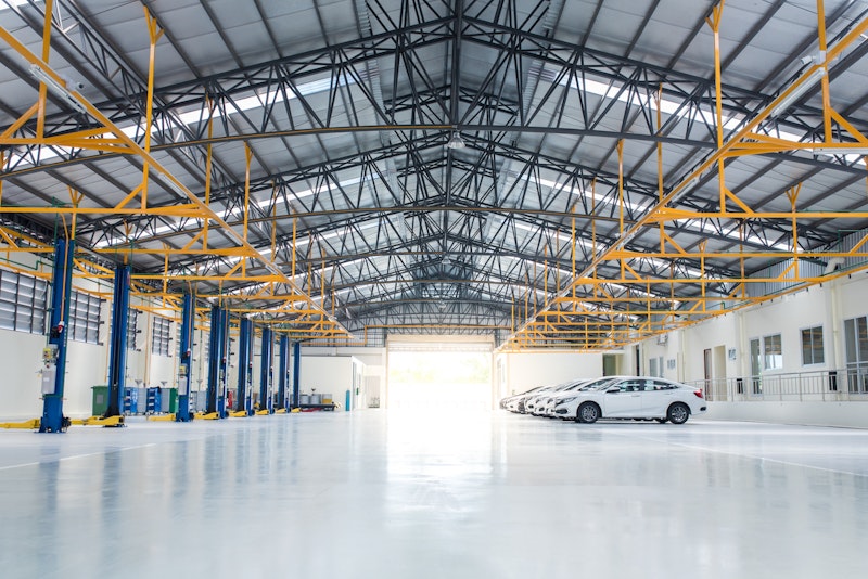 Taller industrial con problemas de plagas de palomas